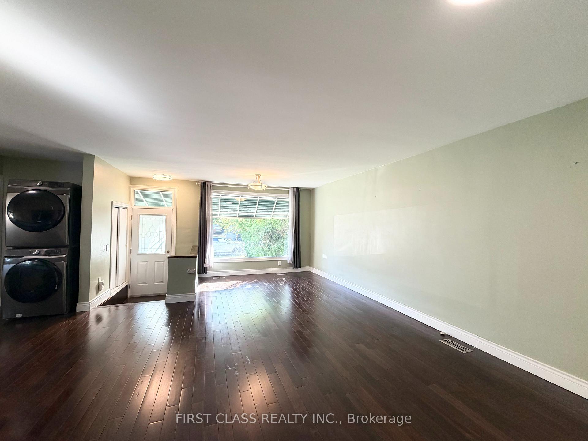 Photo 7 of Unit Main, 243 Blue Grass Boulevard, Richmond Hill, Crosby — HOMEH
