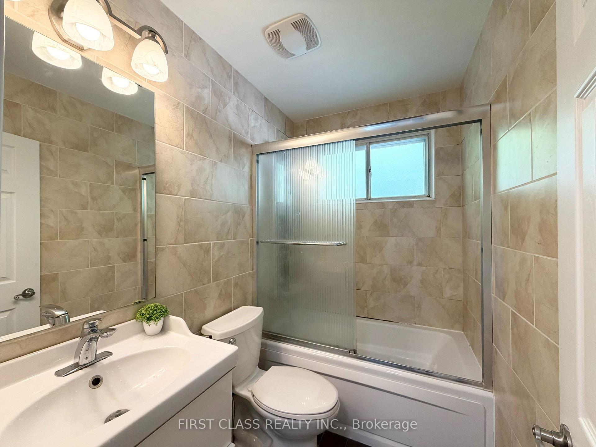 Photo 10 of Unit Main, 243 Blue Grass Boulevard, Richmond Hill, Crosby — HOMEH