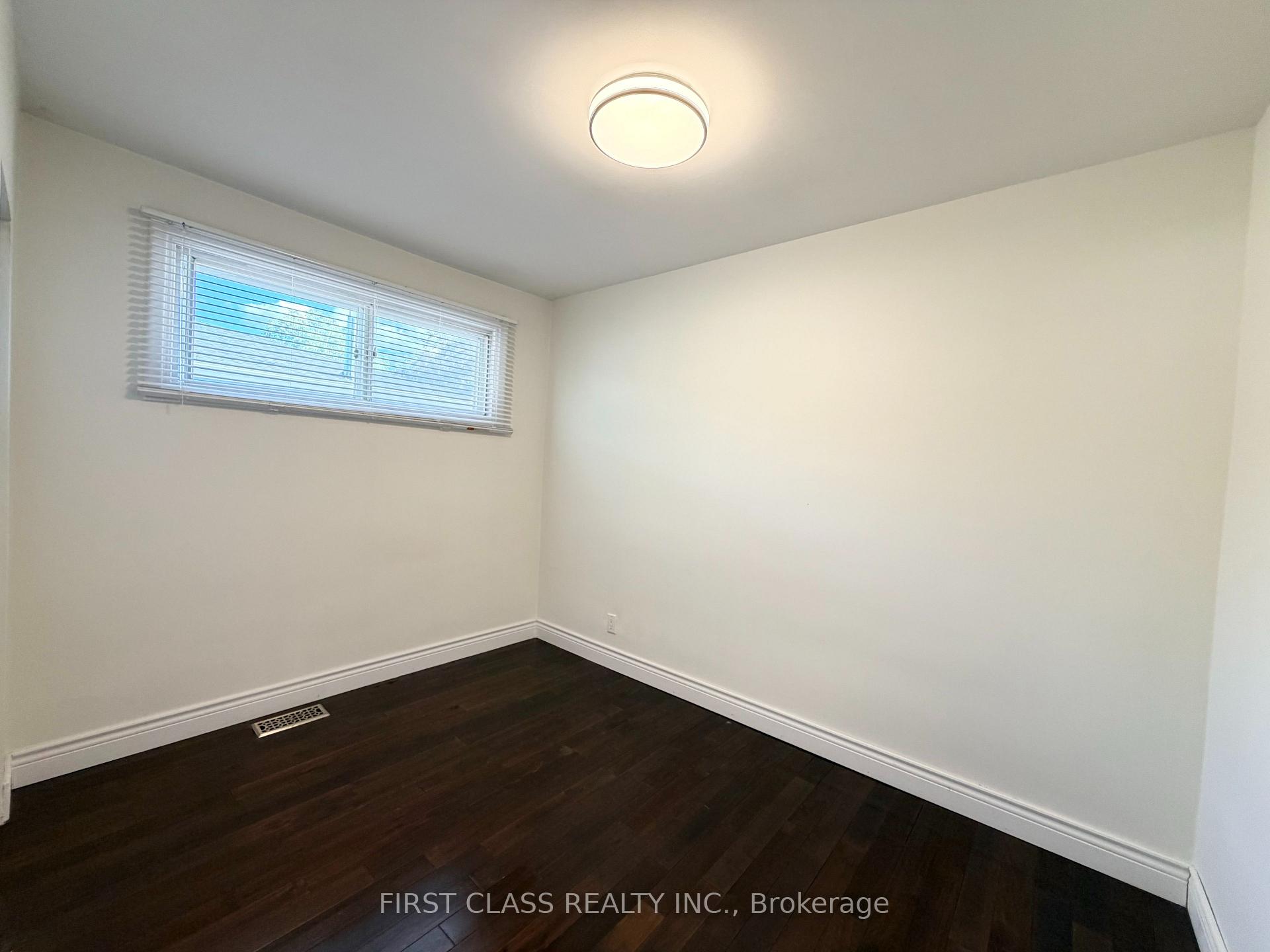 Photo 11 of Unit Main, 243 Blue Grass Boulevard, Richmond Hill, Crosby — HOMEH