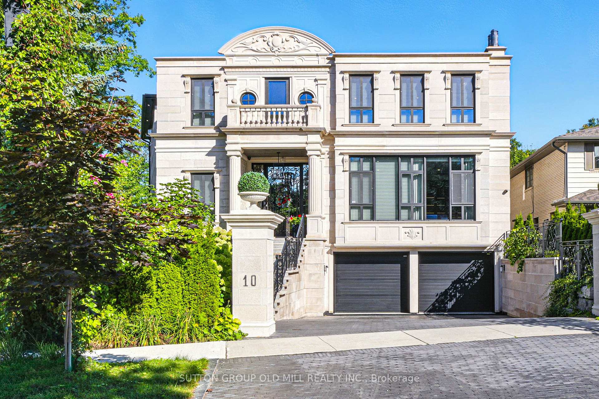 Photo 2 of 10 Hillavon Drive, Etobicoke, Princess-Rosethorn — HOMEH