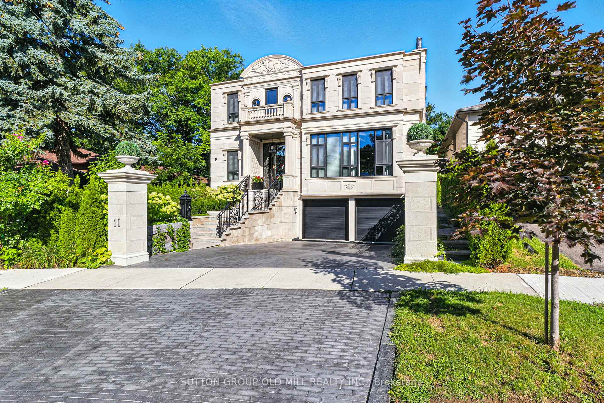 Photo 1 of 10 Hillavon Drive, Etobicoke, Princess-Rosethorn — HOMEH