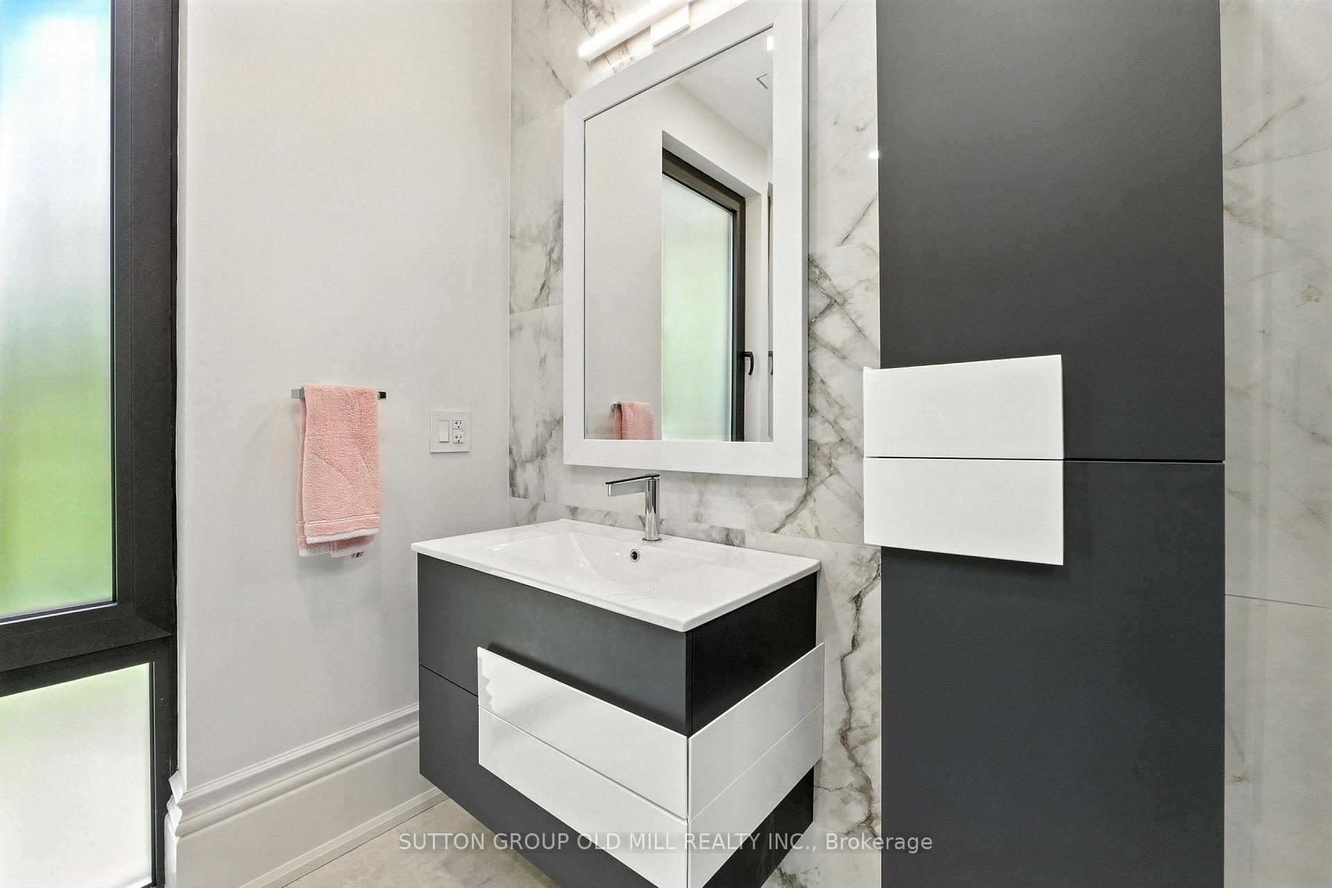 Photo 46 of 10 Hillavon Drive, Etobicoke, Princess-Rosethorn — HOMEH