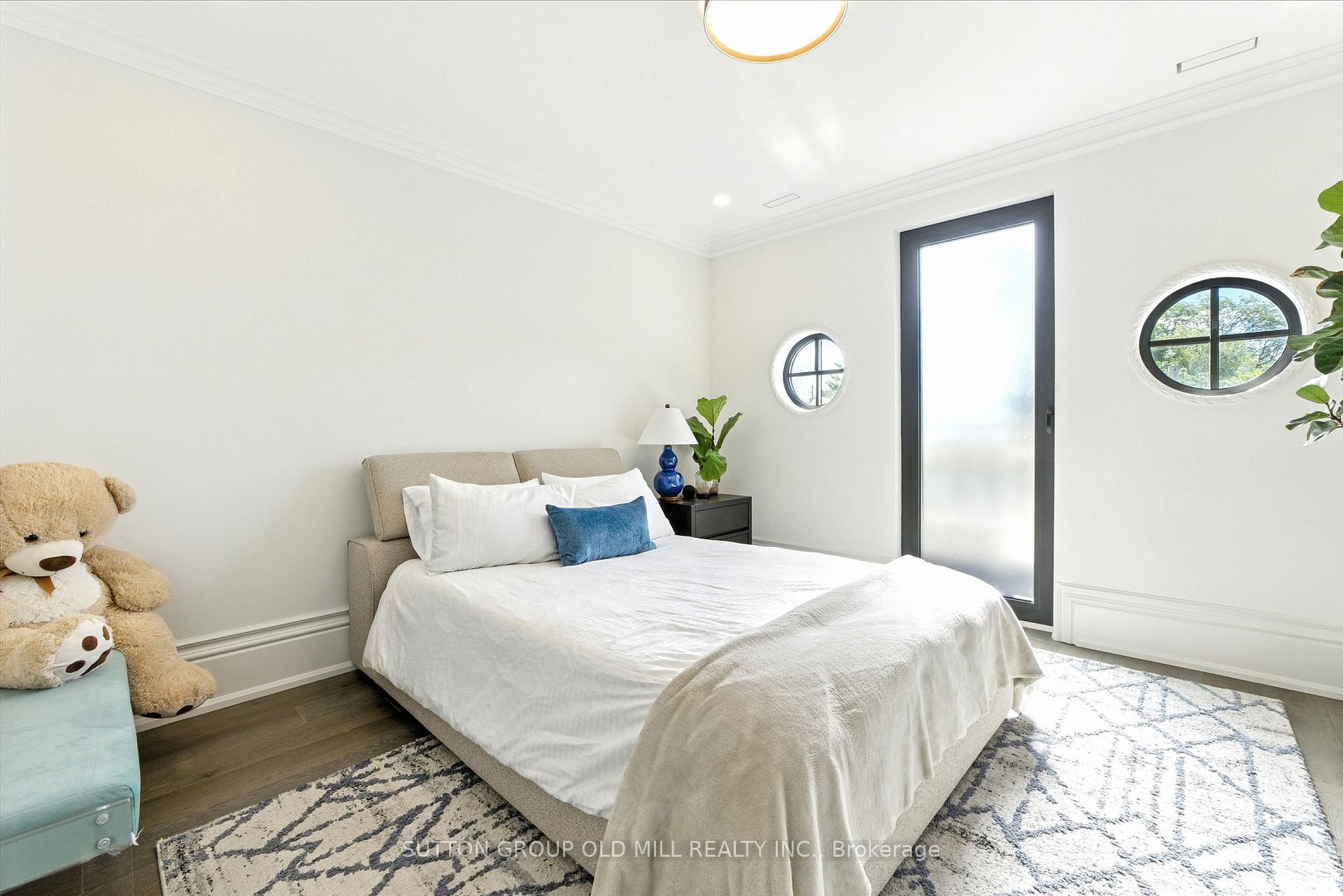 Photo 48 of 10 Hillavon Drive, Etobicoke, Princess-Rosethorn — HOMEH