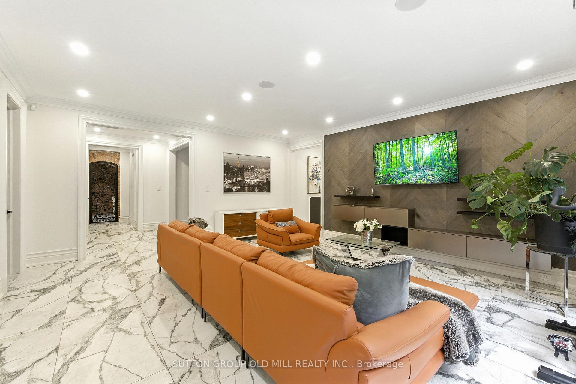 Photo 61 of 10 Hillavon Drive, Etobicoke, Princess-Rosethorn — HOMEH