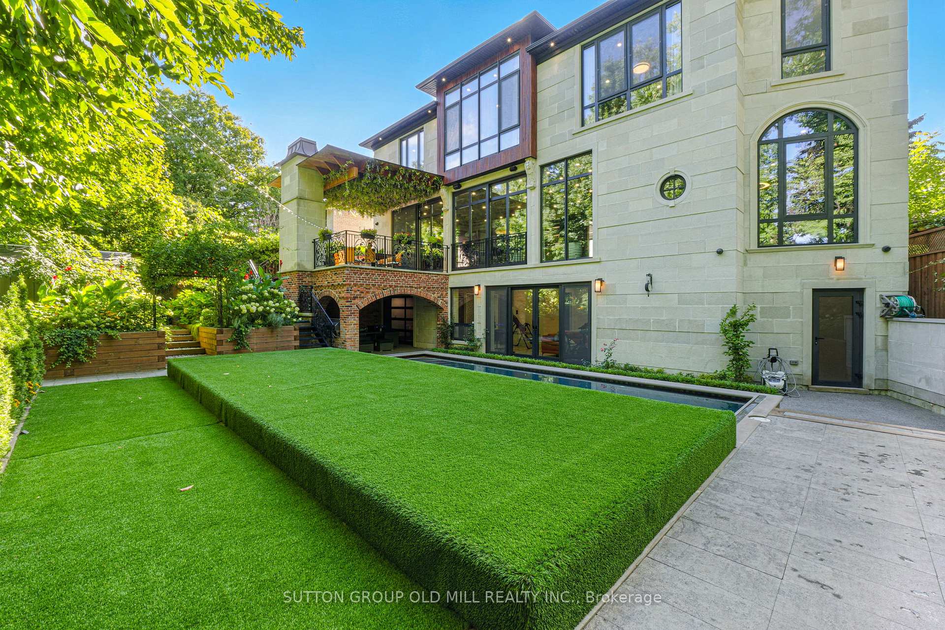 Photo 62 of 10 Hillavon Drive, Etobicoke, Princess-Rosethorn — HOMEH