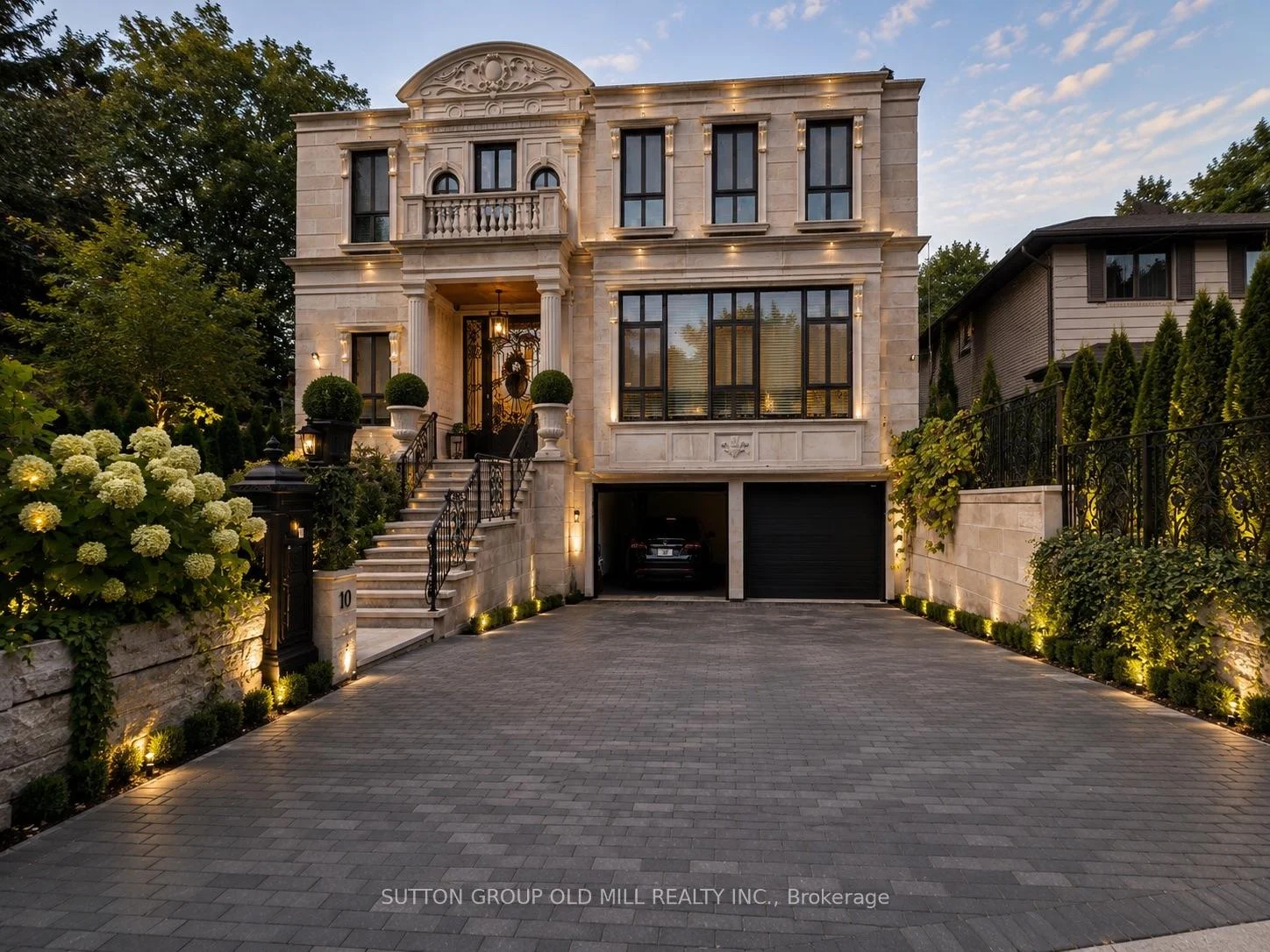 Photo 3 of 10 Hillavon Drive, Etobicoke, Princess-Rosethorn — HOMEH