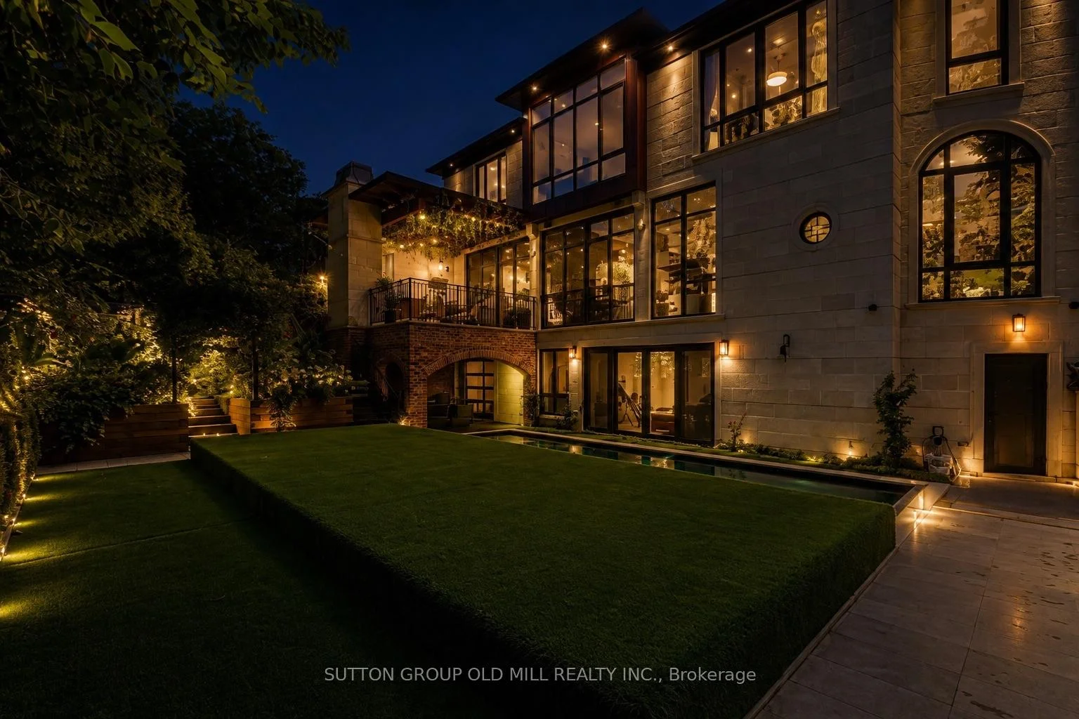 Photo 8 of 10 Hillavon Drive, Etobicoke, Princess-Rosethorn — HOMEH