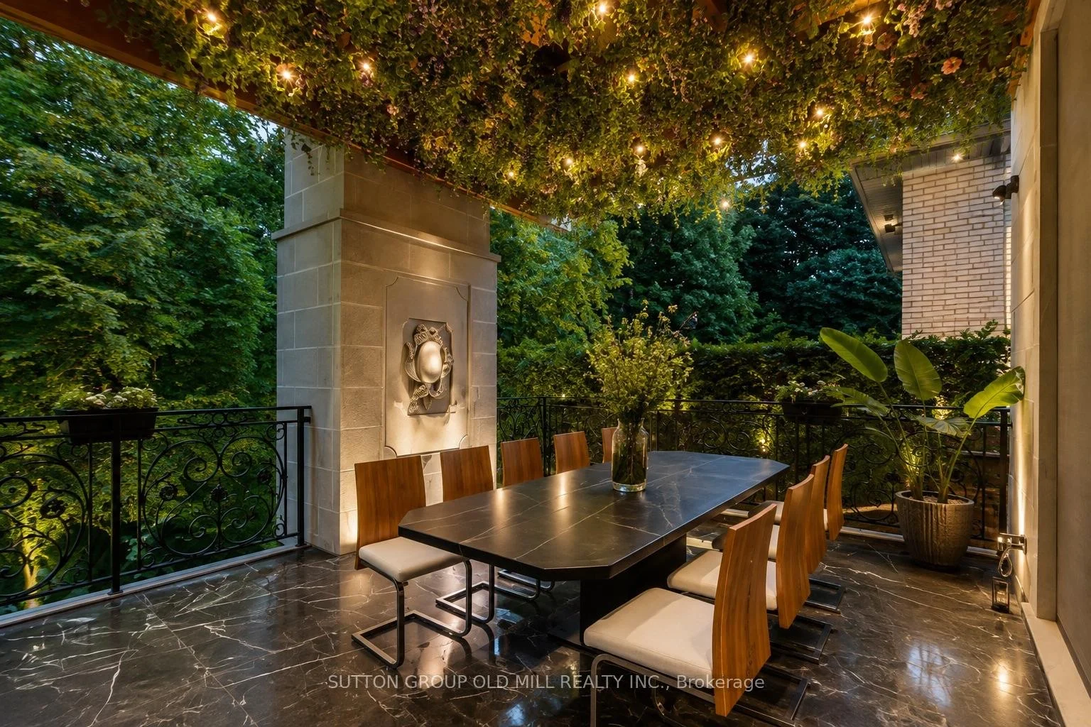 Photo 7 of 10 Hillavon Drive, Etobicoke, Princess-Rosethorn — HOMEH