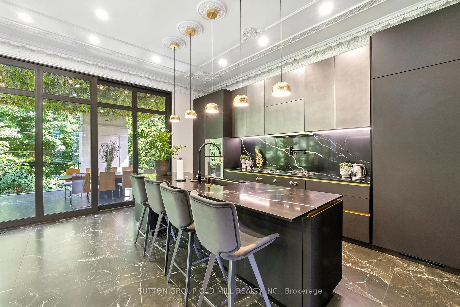 Photo 24 of 10 Hillavon Drive, Etobicoke, Princess-Rosethorn — HOMEH