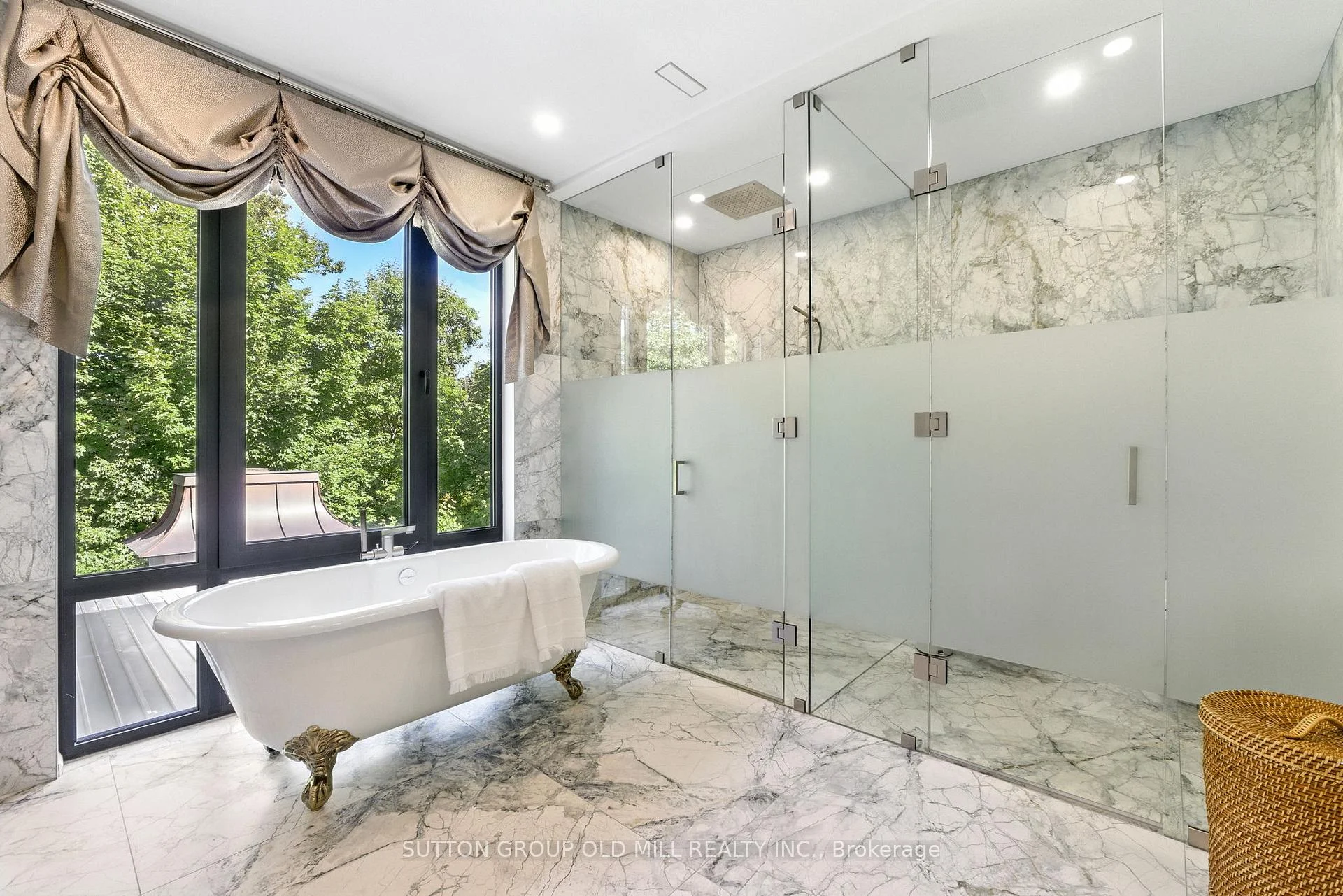 Photo 51 of 10 Hillavon Drive, Etobicoke, Princess-Rosethorn — HOMEH