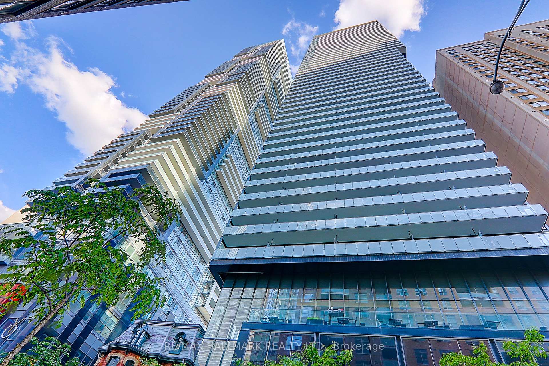 Front of Unit 1406, 15 Grenville Street