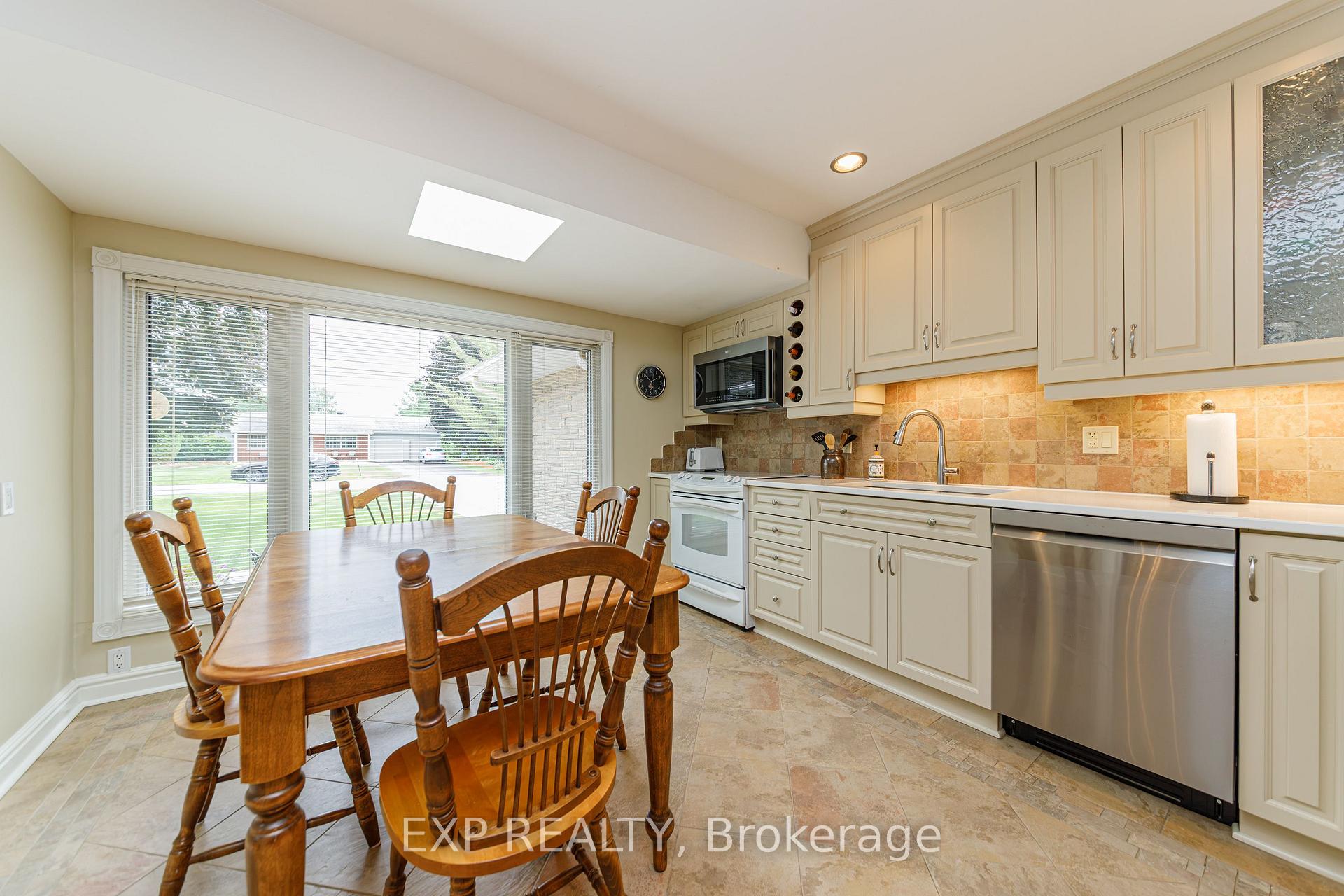 Photo 10 of 1299 Fairway Drive, Ottawa, Manotick South to Roger Stevens — HOMEH