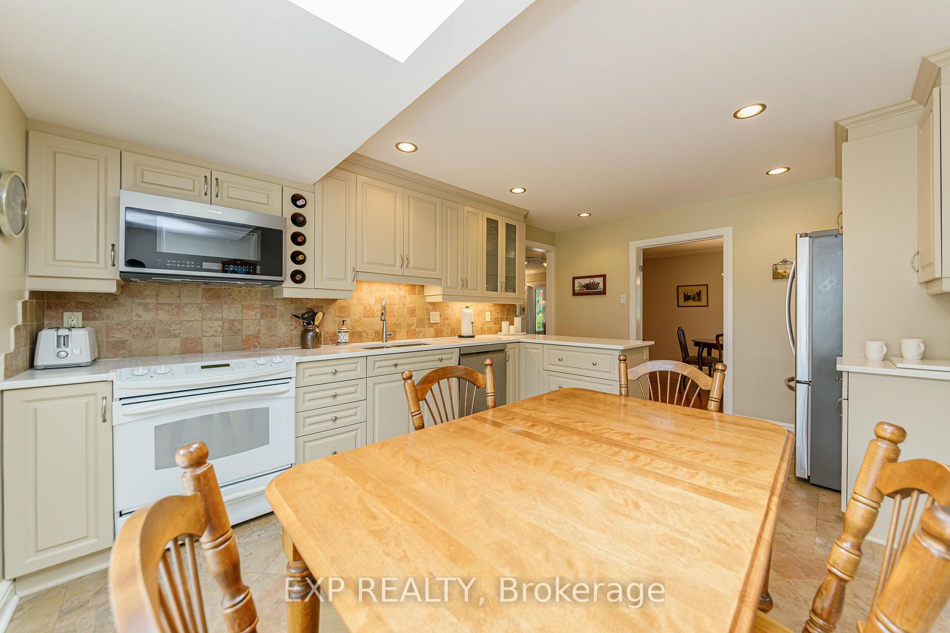 Photo 12 of 1299 Fairway Drive, Ottawa, Manotick South to Roger Stevens — HOMEH
