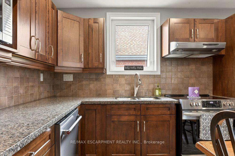 Photo 10 of 328 East 19th Street, Hamilton, Hill Park — HOMEH