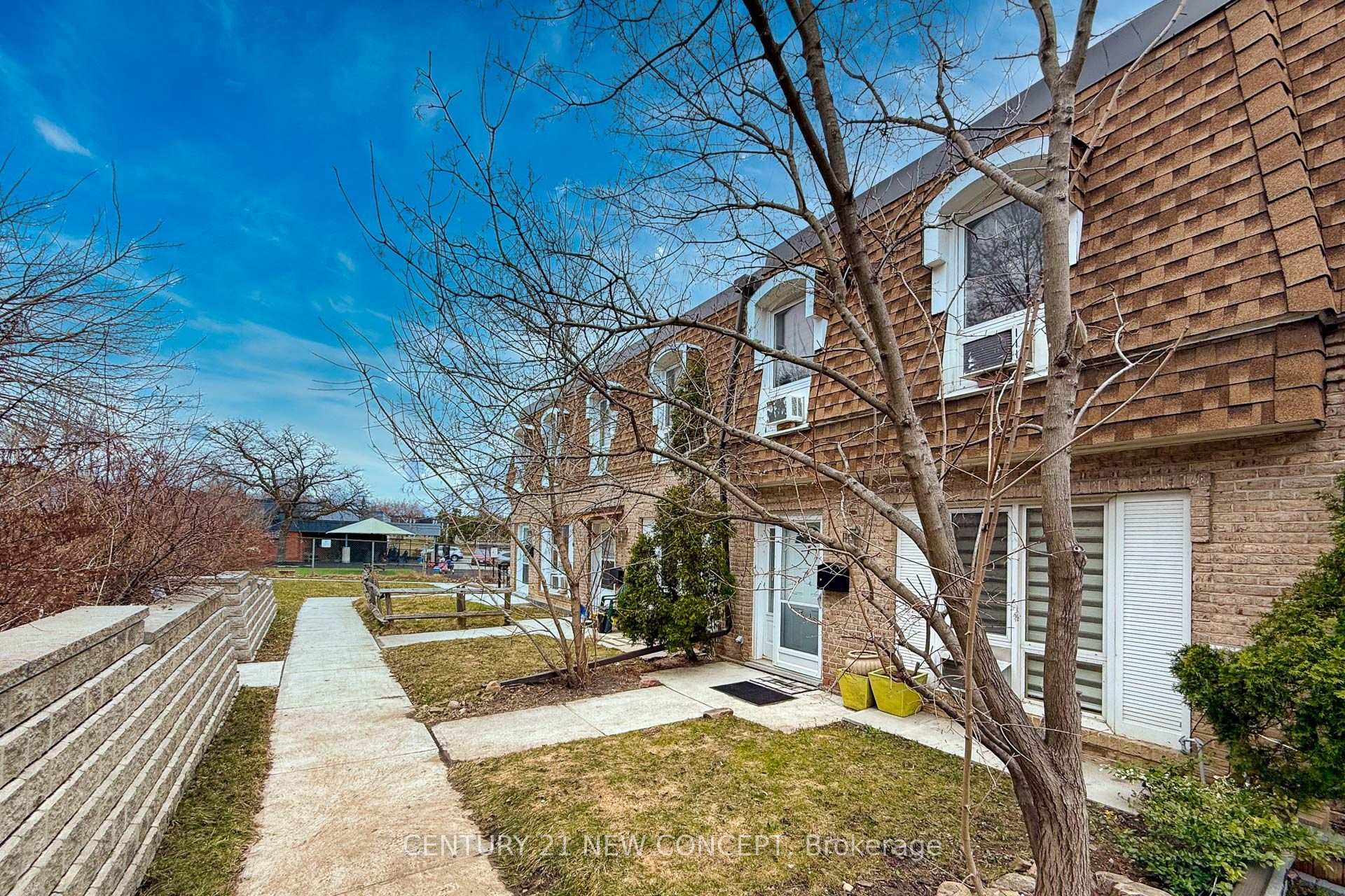 Photo 2 of Unit 13, 1310 Gulleden Drive, Mississauga, Rathwood — HOMEH