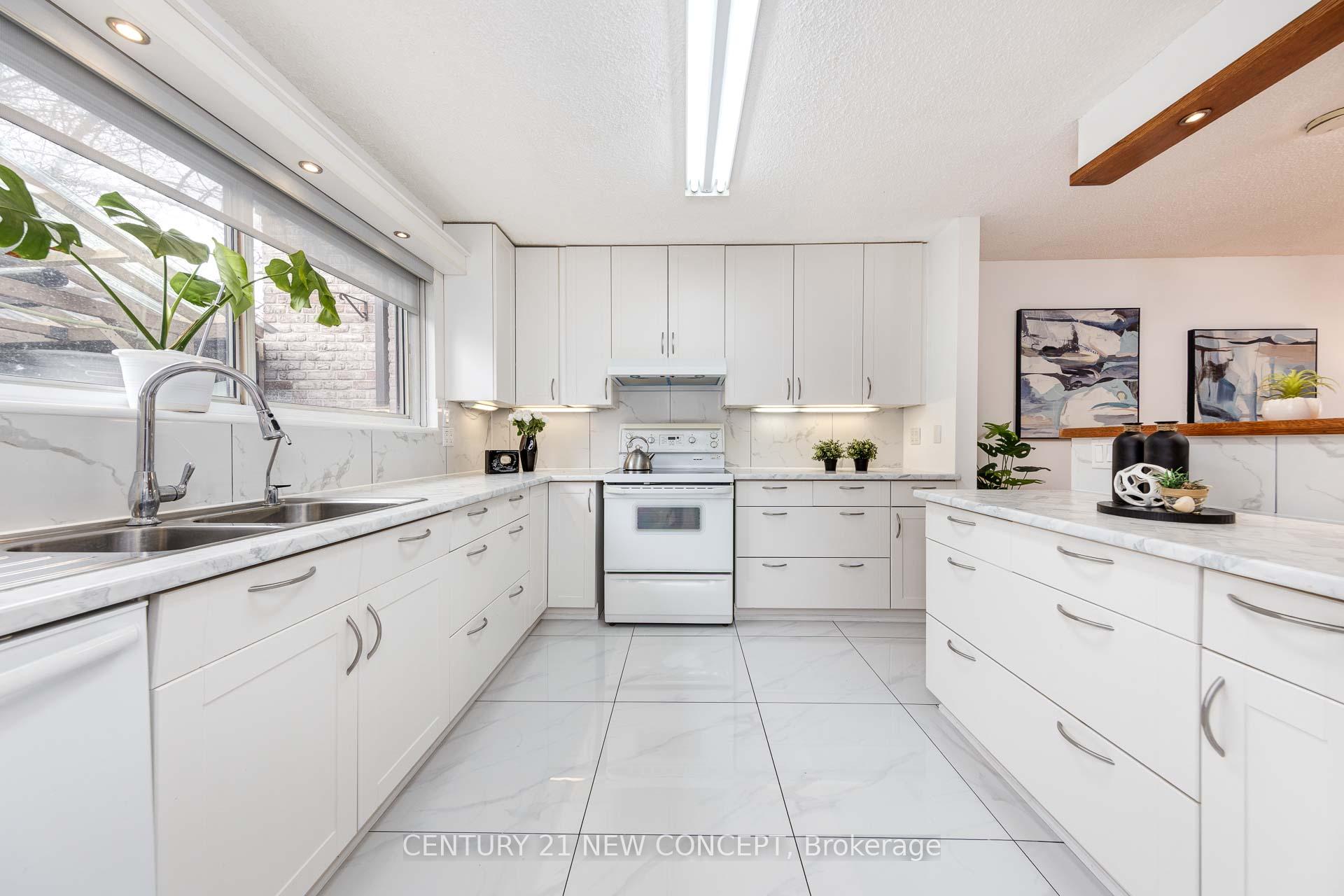 Photo 10 of Unit 13, 1310 Gulleden Drive, Mississauga, Rathwood — HOMEH