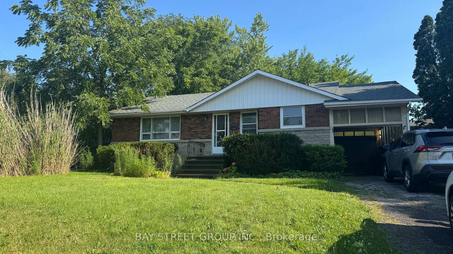 Photo 2 of 14 Macbeth Boulevard, St. Catharines, Glendale/Glenridge — HOMEH