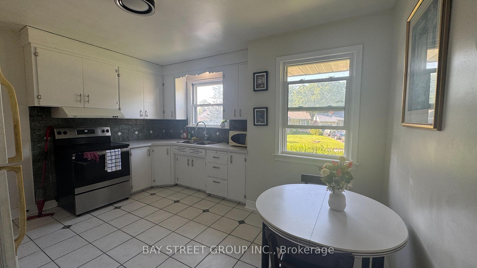 Photo 9 of 14 Macbeth Boulevard, St. Catharines, Glendale/Glenridge — HOMEH