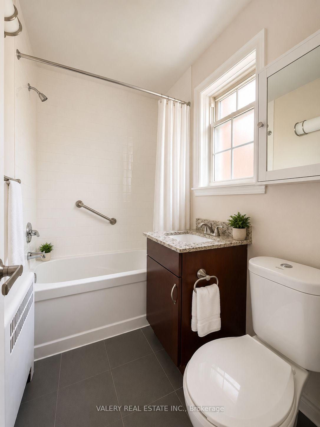 Photo 8 of Unit L05, 1365 Bayview Avenue, Toronto, Leaside — HOMEH