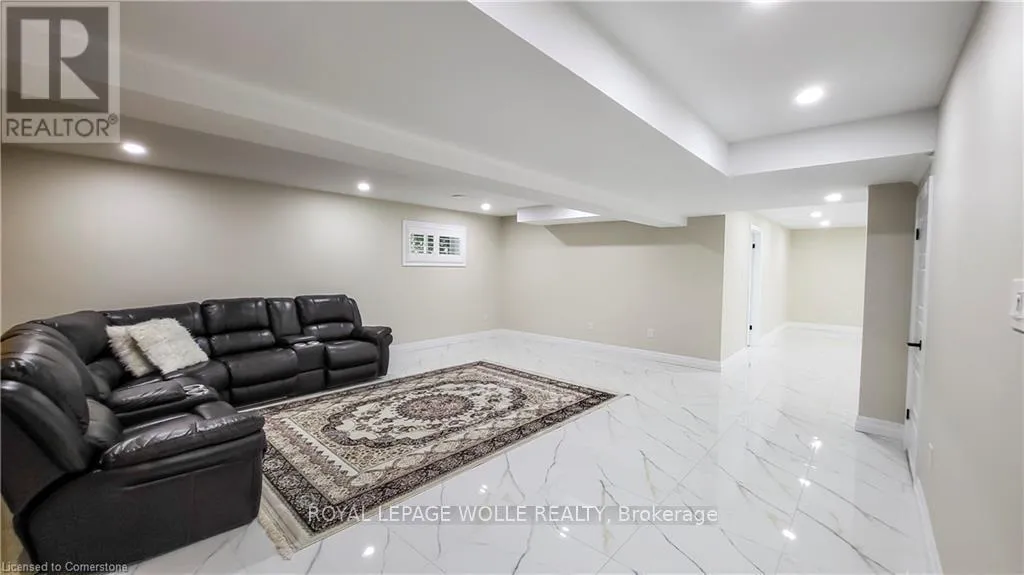 Photo 7 of Unit 3, 410 Zeller Drive, Kitchener — HOMEH
