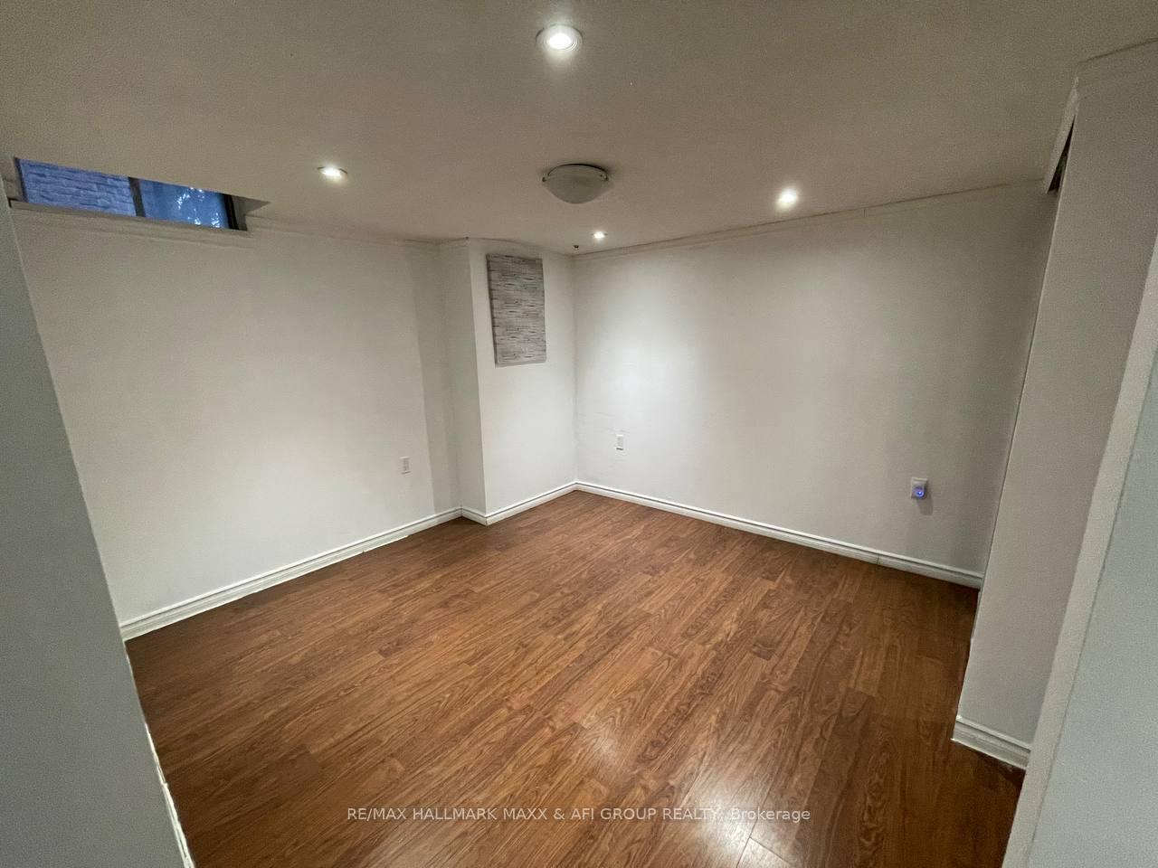 Photo 11 of Unit Basement, 715 Mountview Place, Newmarket, Huron Heights-Leslie Valley — HOMEH