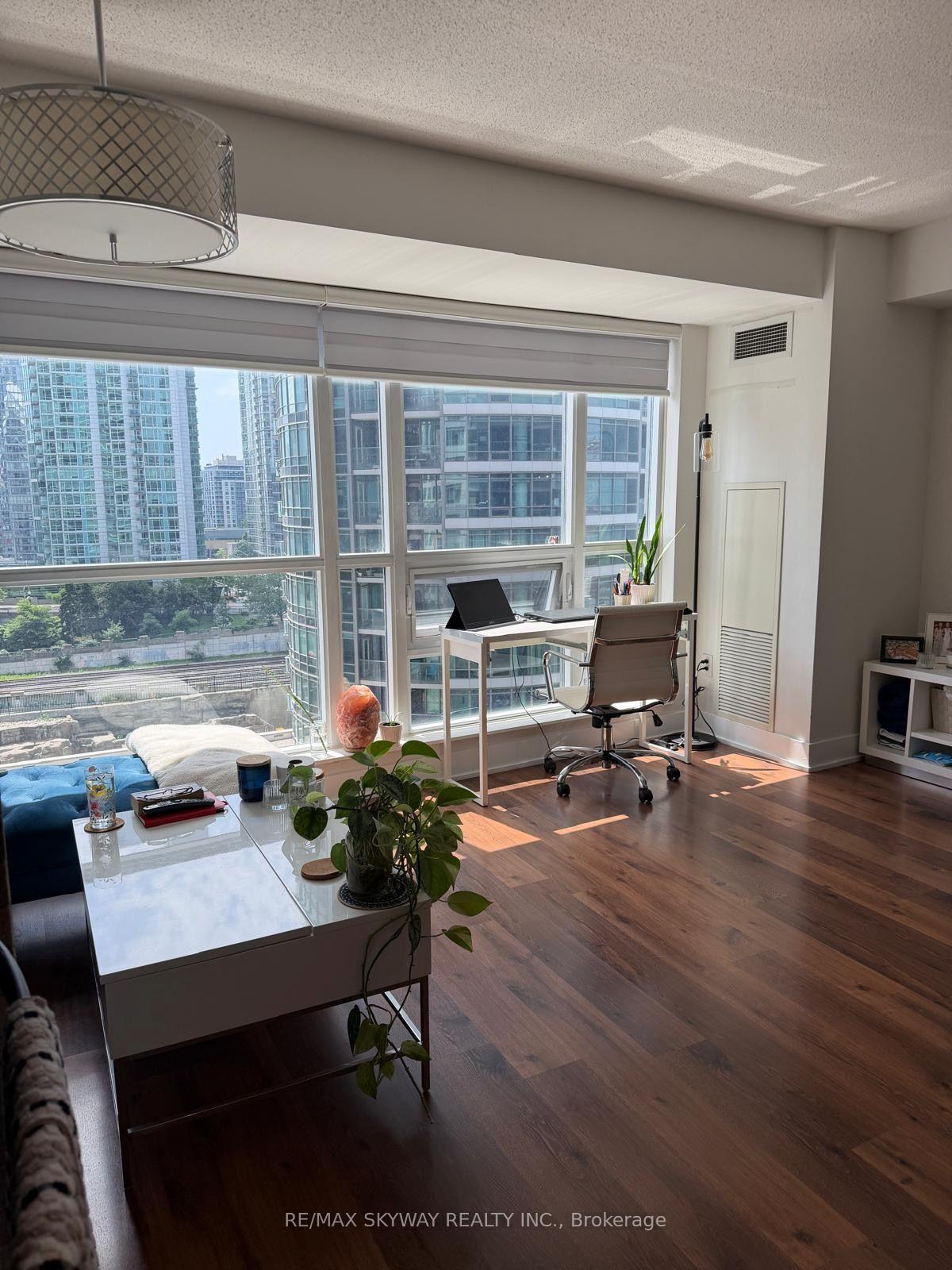 Photo 1 of Unit 919, 20 Blue Jays Way, Toronto, Waterfront Communities — HOMEH