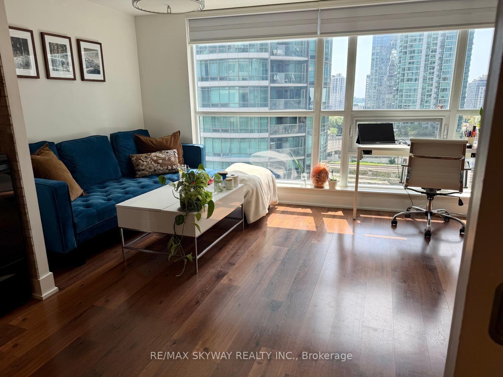 Photo 4 of Unit 919, 20 Blue Jays Way, Toronto, Waterfront Communities — HOMEH