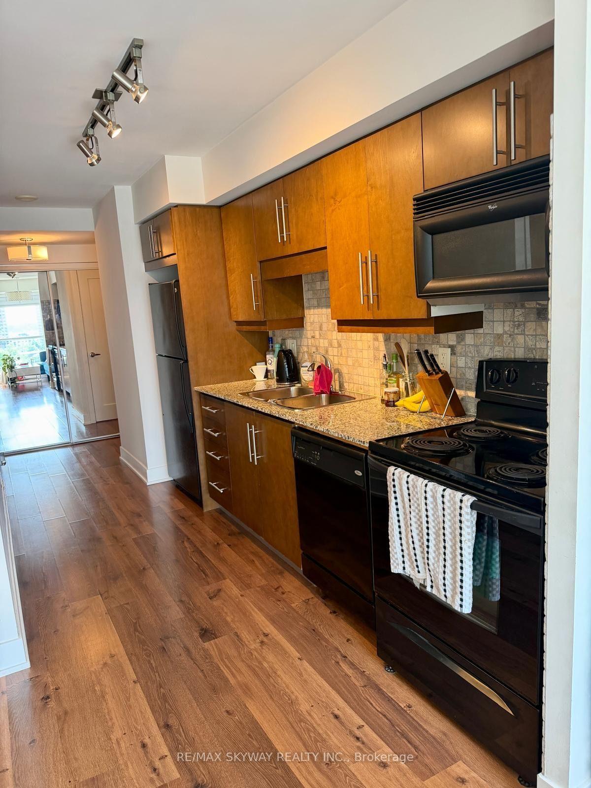 Photo 10 of Unit 919, 20 Blue Jays Way, Toronto, Waterfront Communities — HOMEH