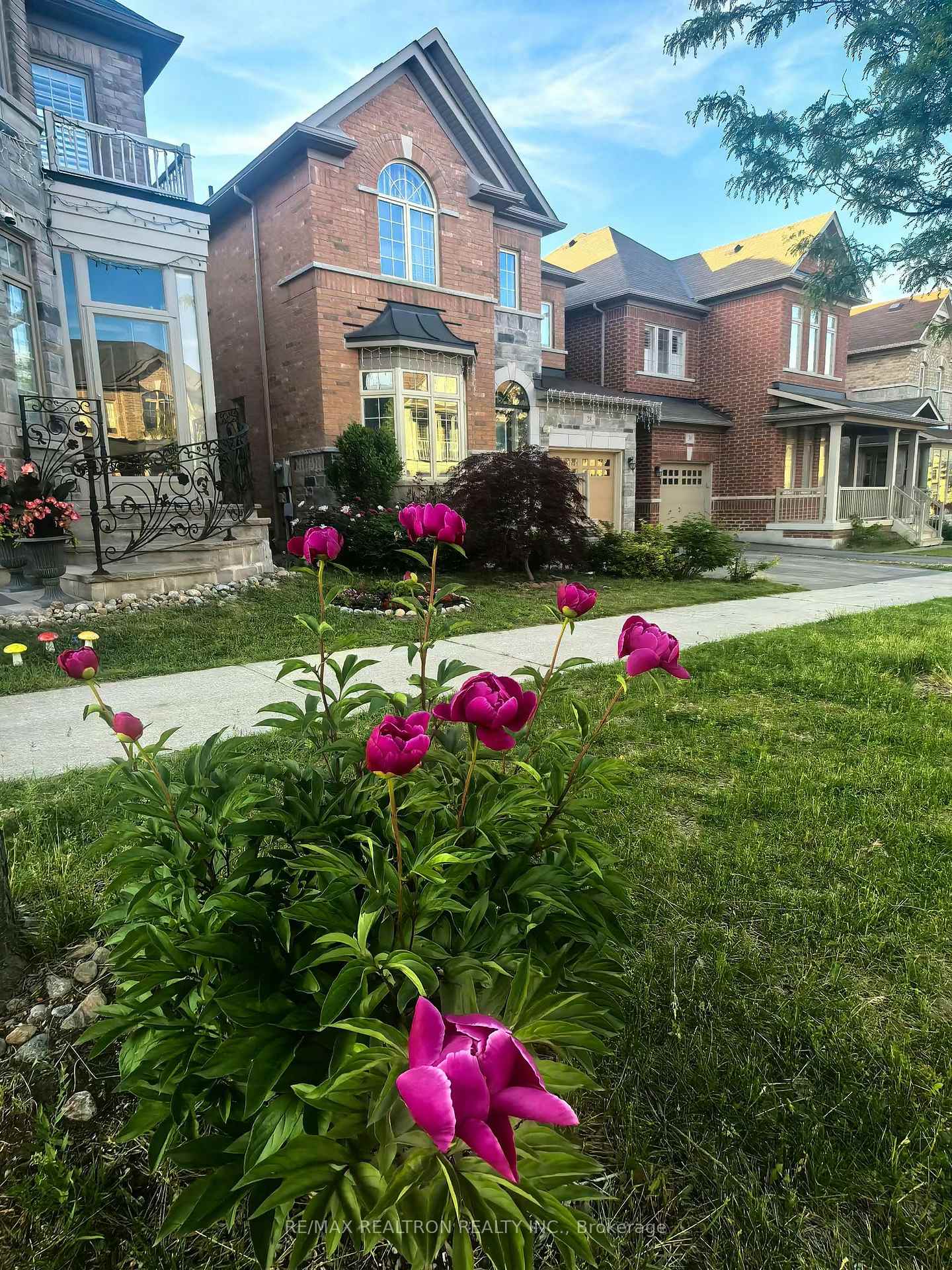Photo 1 of 26 Hua Du Avenue, Markham, Berczy — HOMEH