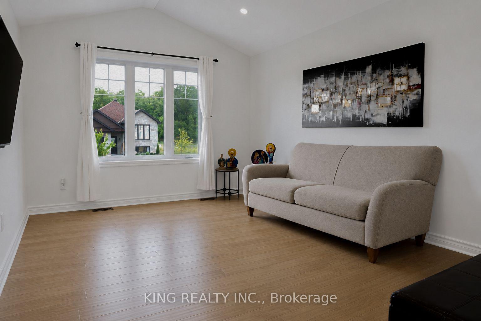 Photo 10 of 86 Cameron Crescent, Cornwall, Cornwall — HOMEH