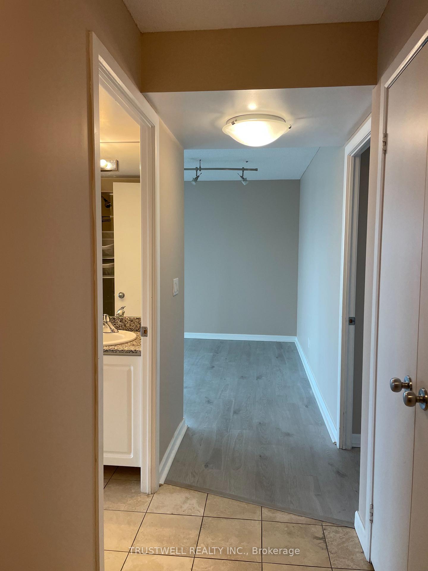 Photo 4 of Unit 1905, 8 Park Road, Toronto, Rosedale-Moore Park — HOMEH