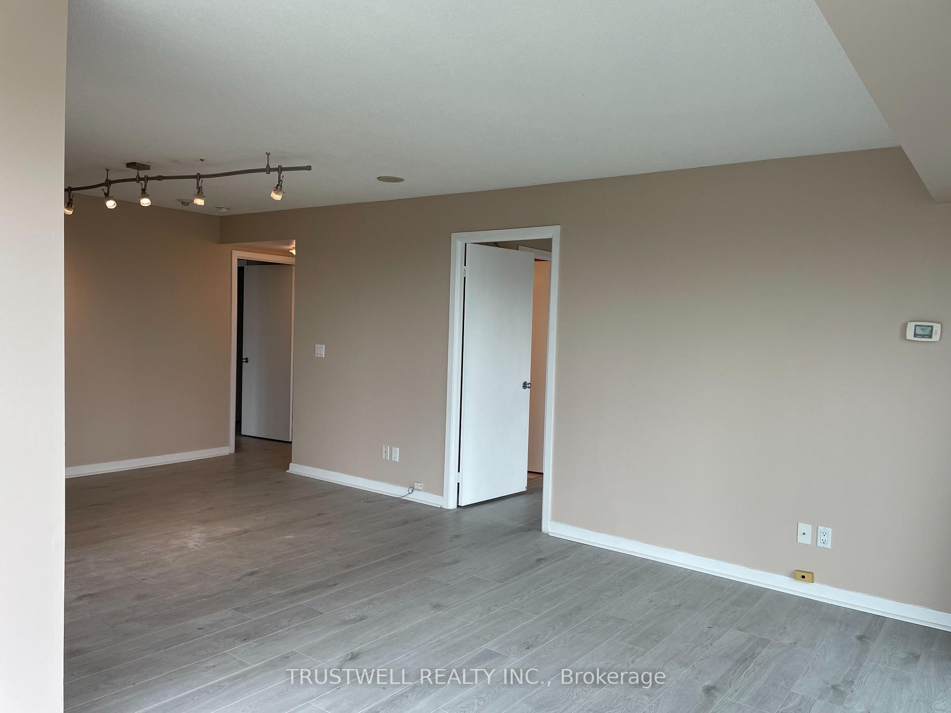 Photo 5 of Unit 1905, 8 Park Road, Toronto, Rosedale-Moore Park — HOMEH