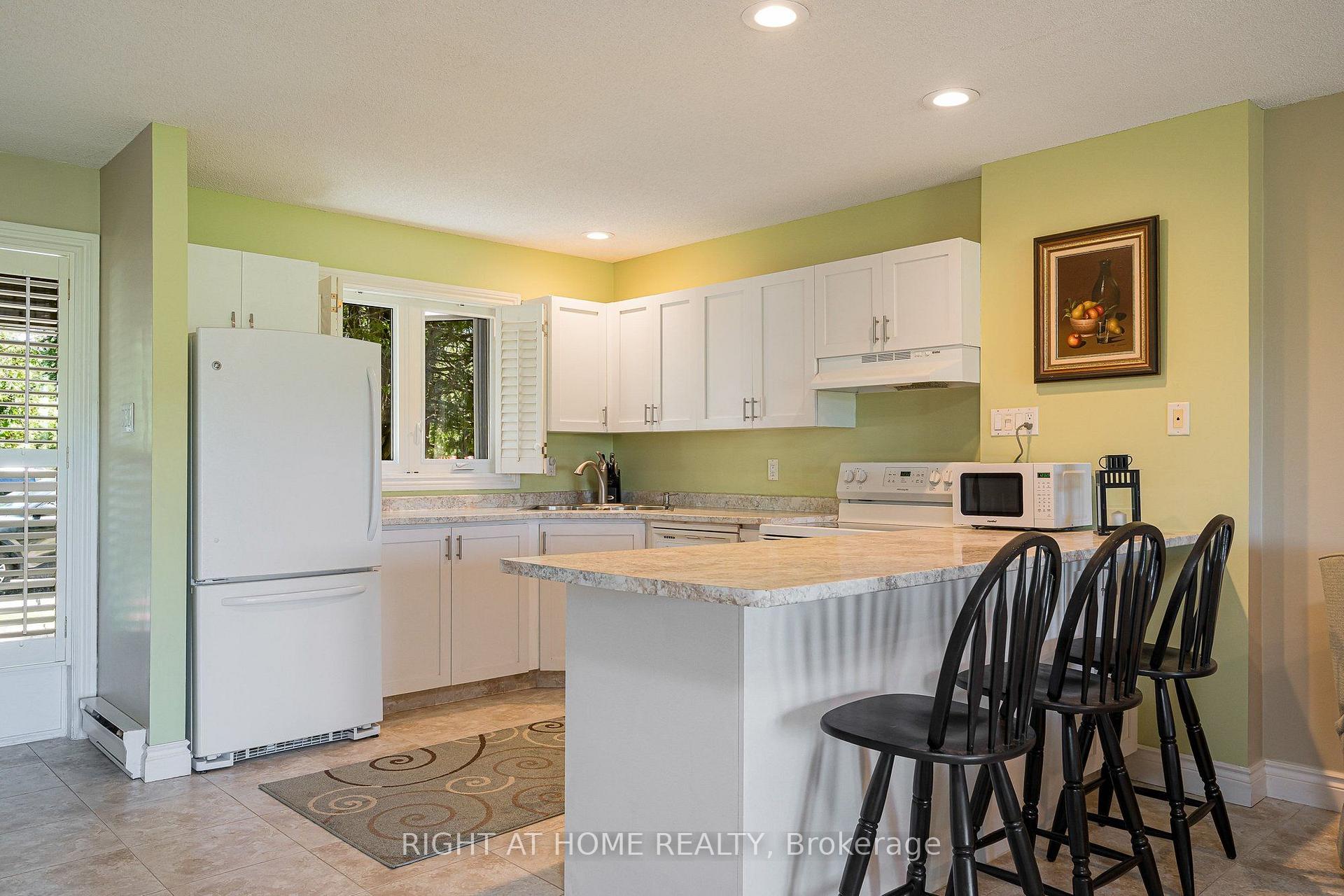 Photo 5 of Unit 9, 569 Oxbow Crescent, Collingwood — HOMEH