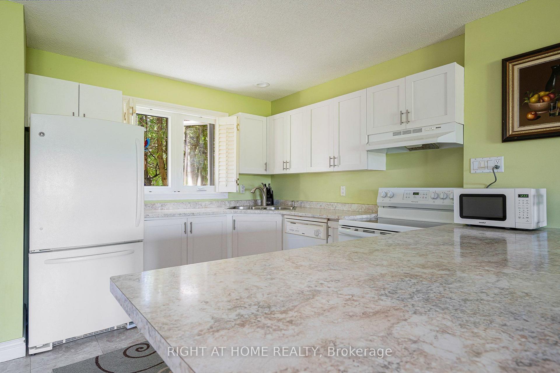 Photo 6 of Unit 9, 569 Oxbow Crescent, Collingwood — HOMEH
