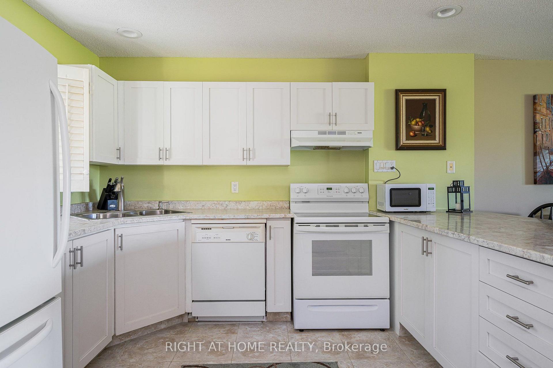 Photo 7 of Unit 9, 569 Oxbow Crescent, Collingwood — HOMEH