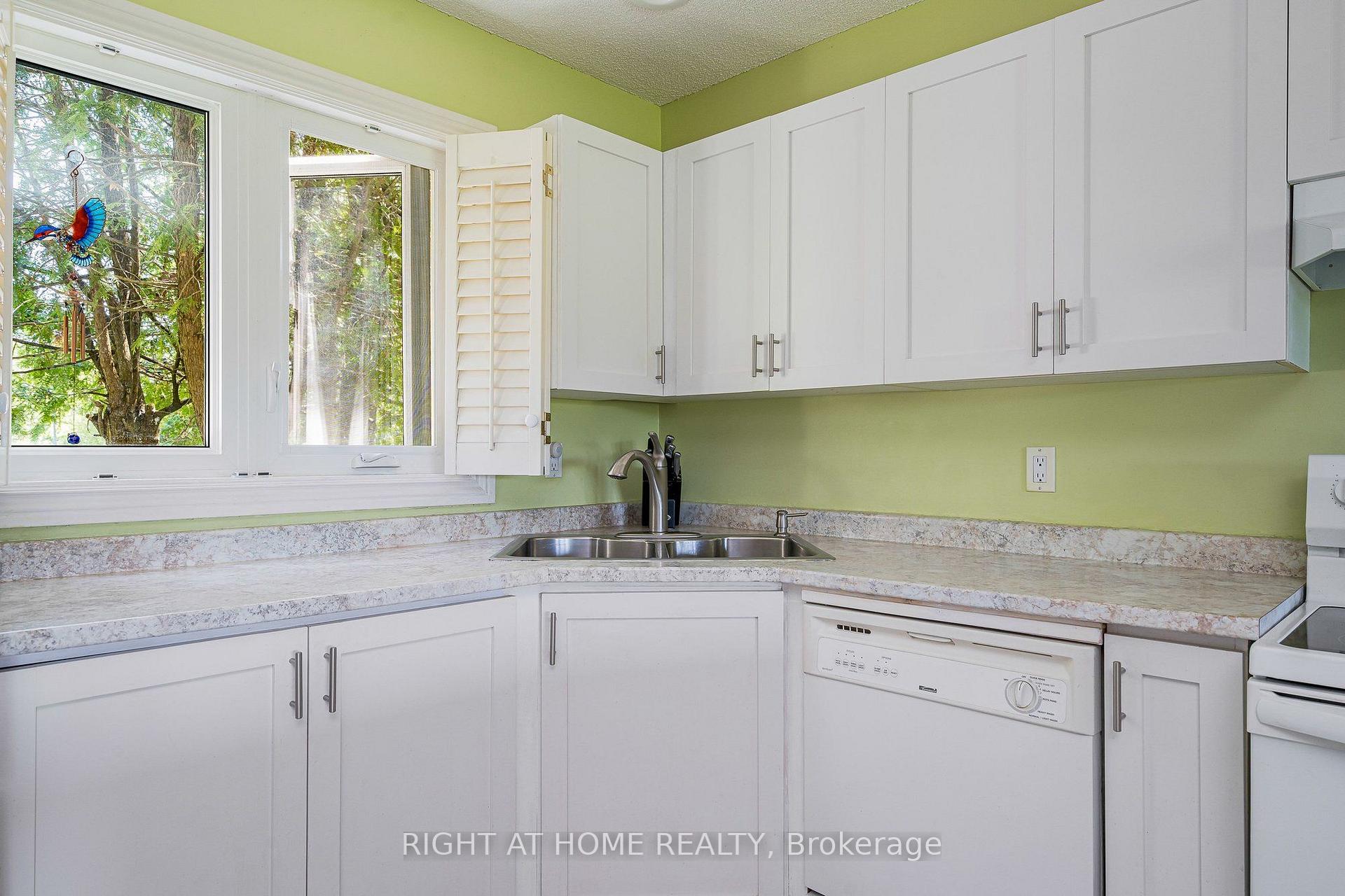 Photo 8 of Unit 9, 569 Oxbow Crescent, Collingwood — HOMEH
