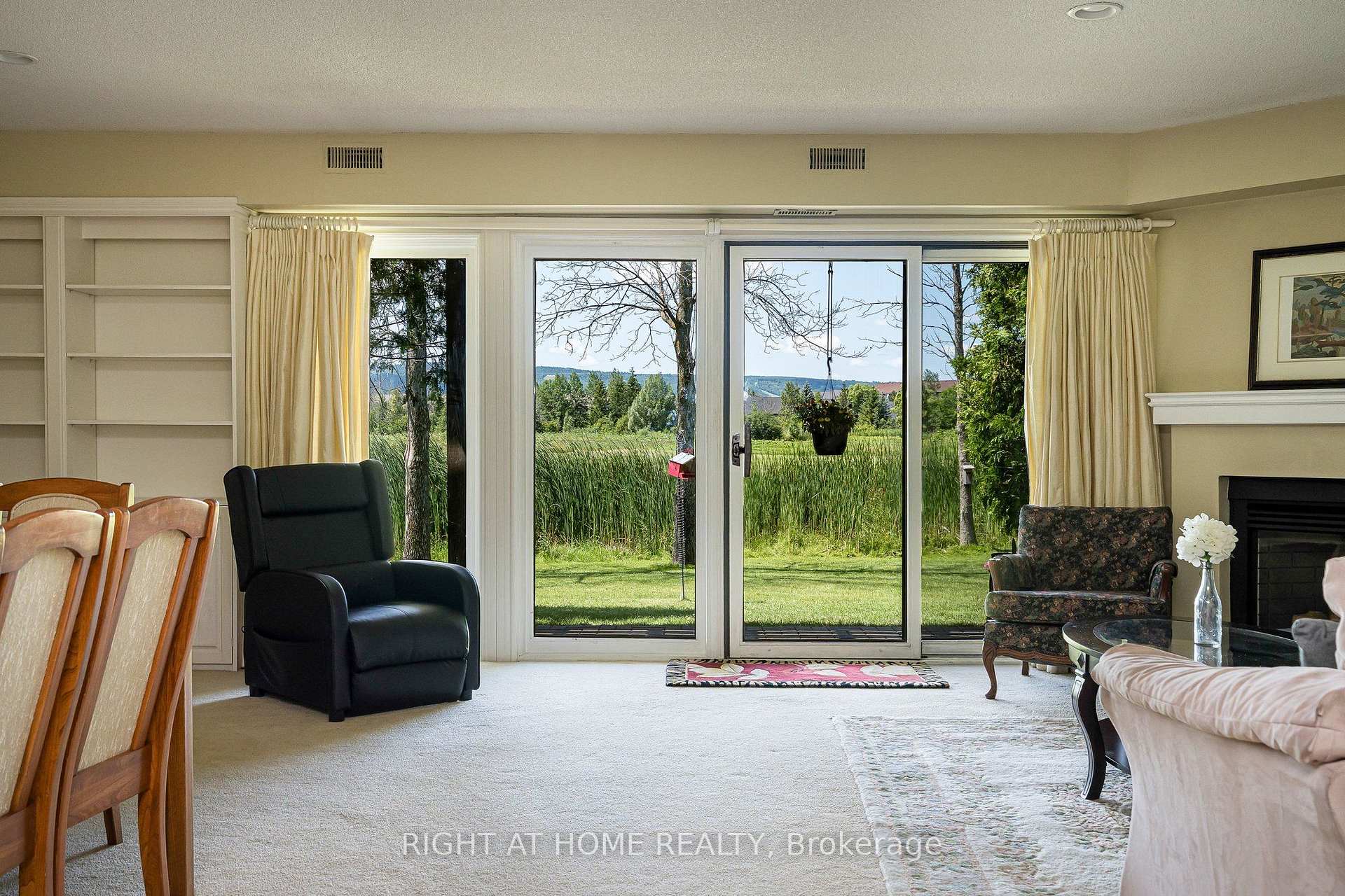 Photo 9 of Unit 9, 569 Oxbow Crescent, Collingwood — HOMEH