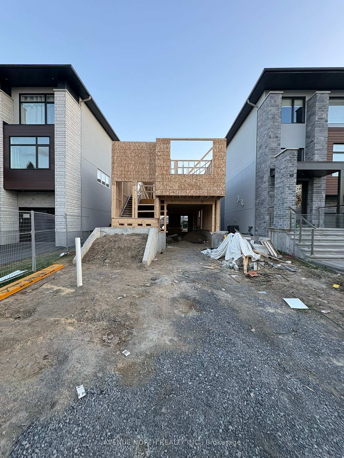 Photo 2 of 10 Melville Drive, Ottawa, Barrhaven - Pheasant Run — HOMEH
