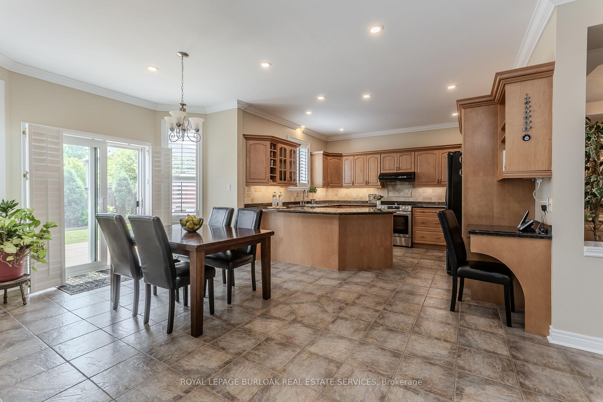 Photo 11 of 67 Walcotte Avenue, Hamilton, Meadowlands — HOMEH