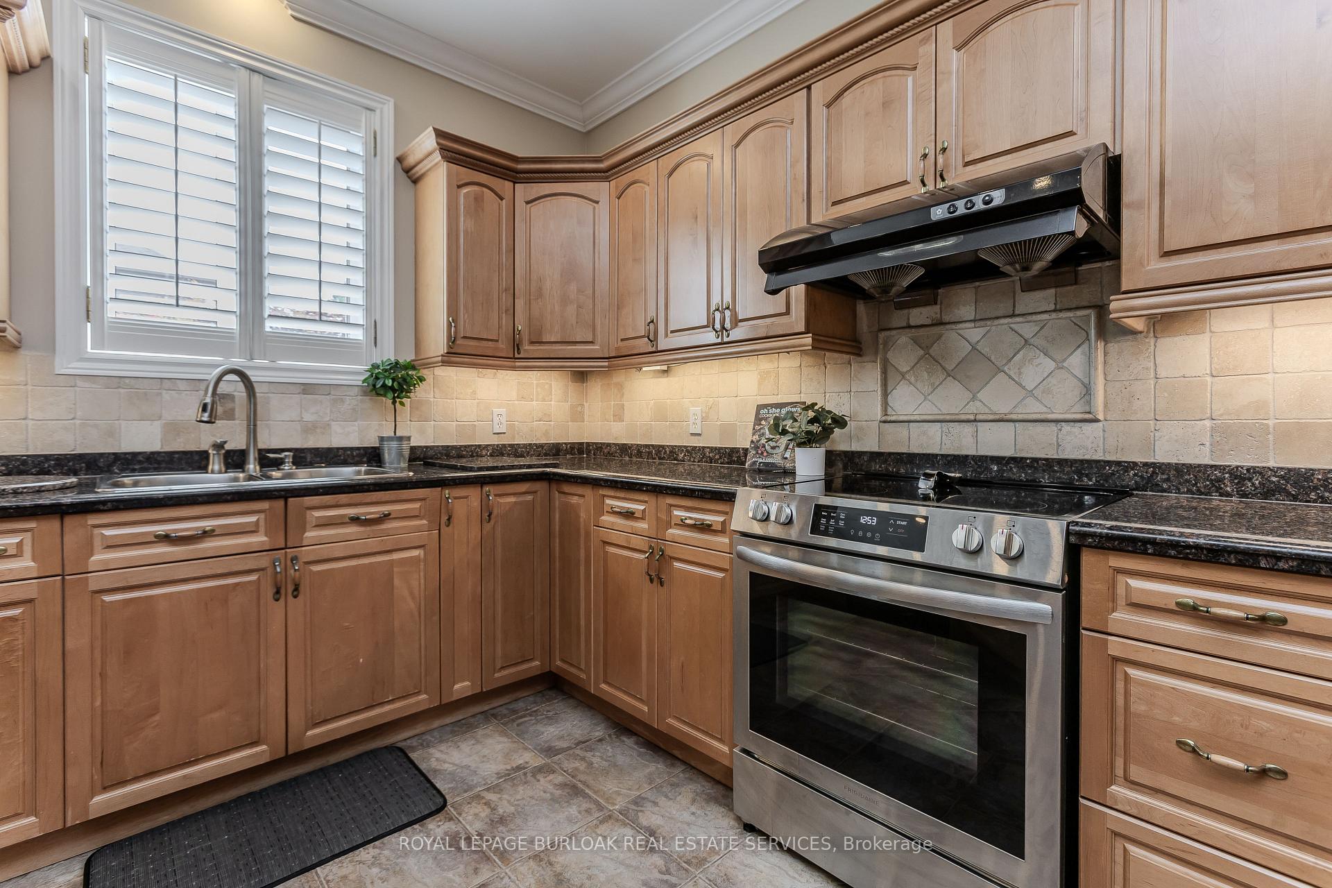 Photo 14 of 67 Walcotte Avenue, Hamilton, Meadowlands — HOMEH