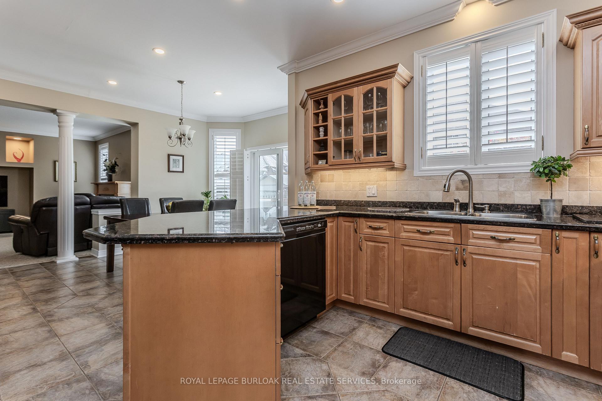 Photo 15 of 67 Walcotte Avenue, Hamilton, Meadowlands — HOMEH