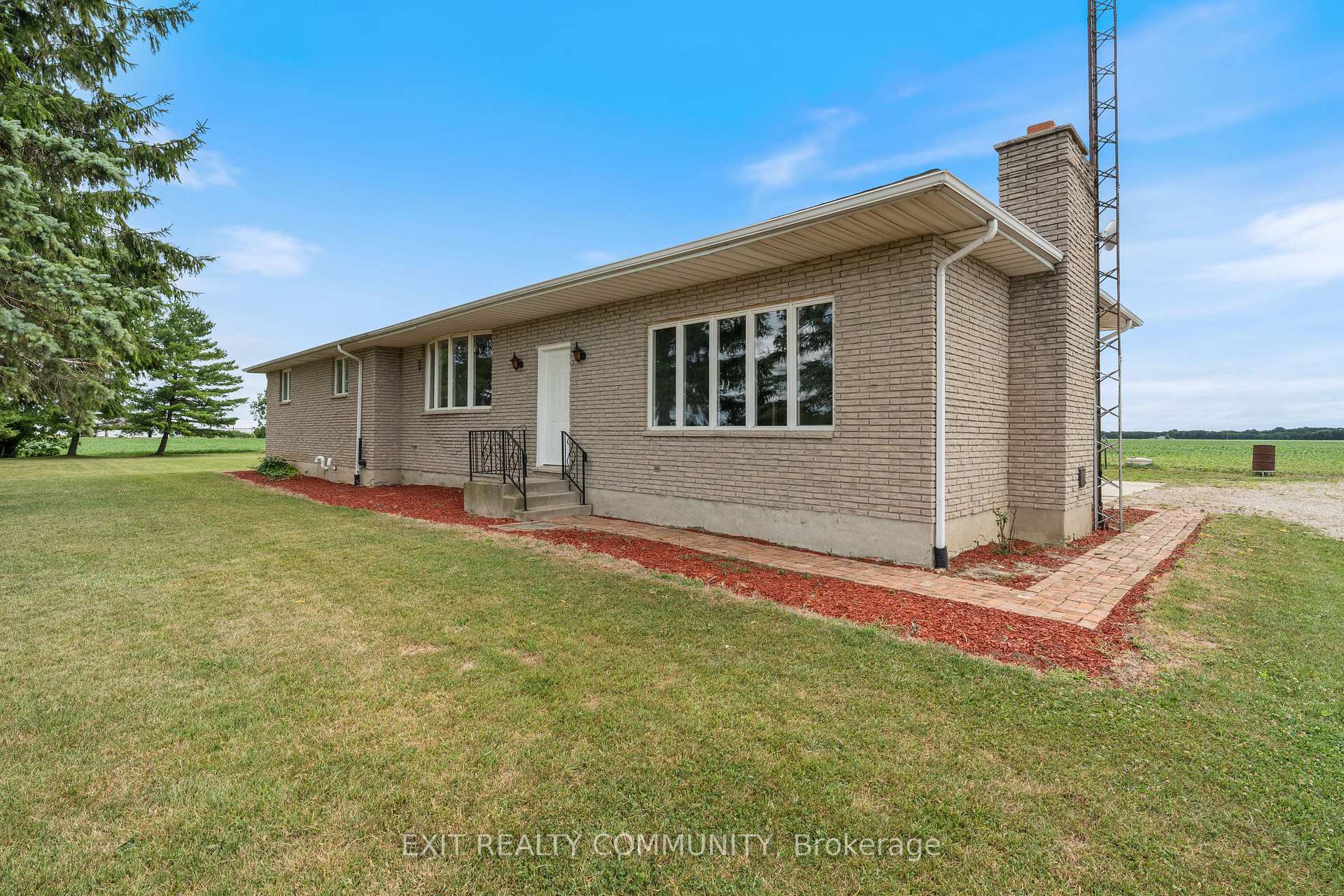 Photo 1 of 30035 Hale School Road, Chatham-Kent, Croton — HOMEH