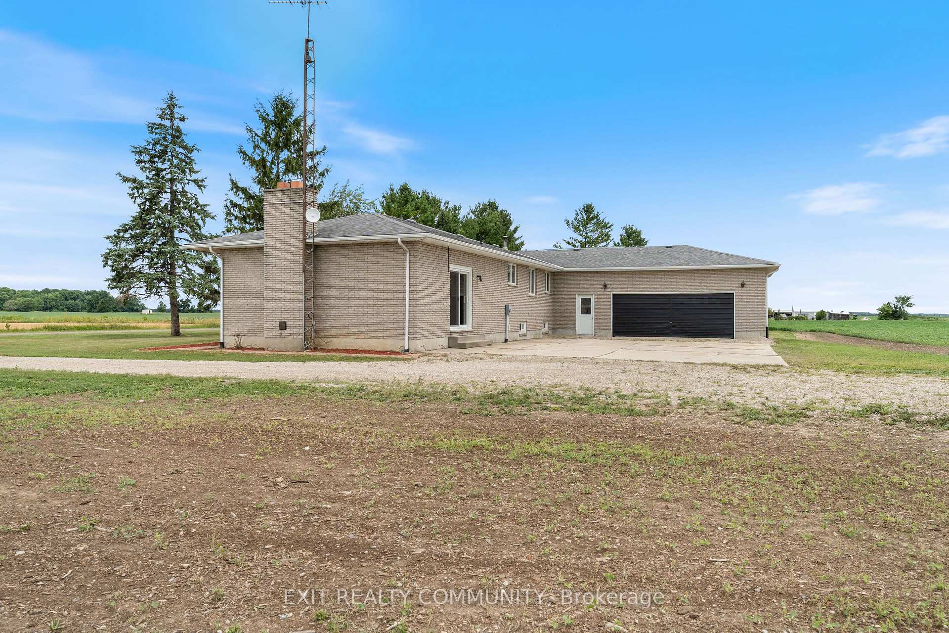 Photo 4 of 30035 Hale School Road, Chatham-Kent, Croton — HOMEH