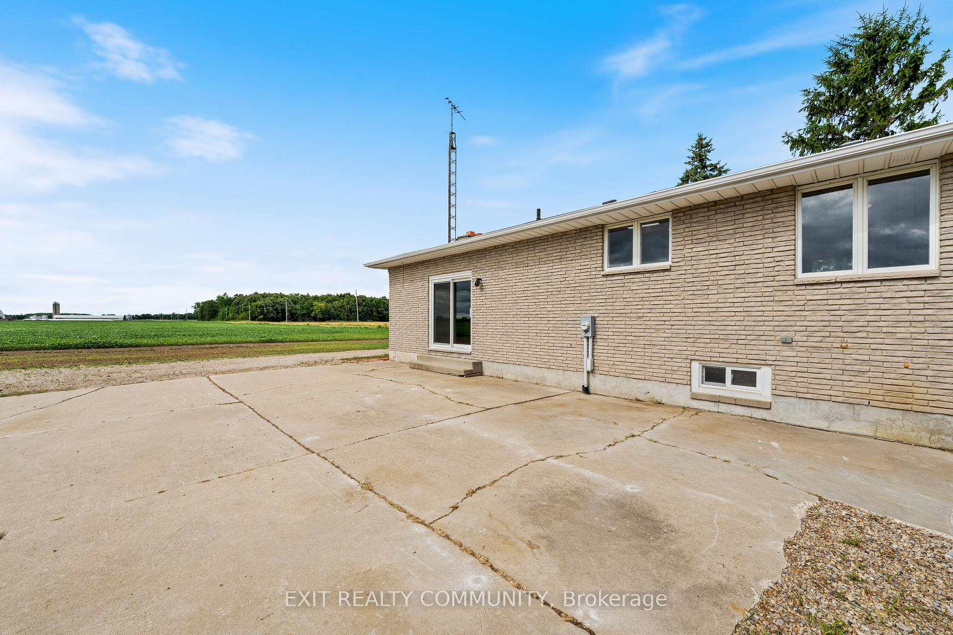 Photo 6 of 30035 Hale School Road, Chatham-Kent, Croton — HOMEH