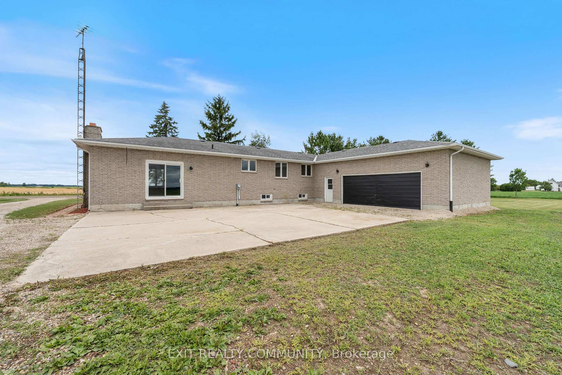 Photo 8 of 30035 Hale School Road, Chatham-Kent, Croton — HOMEH