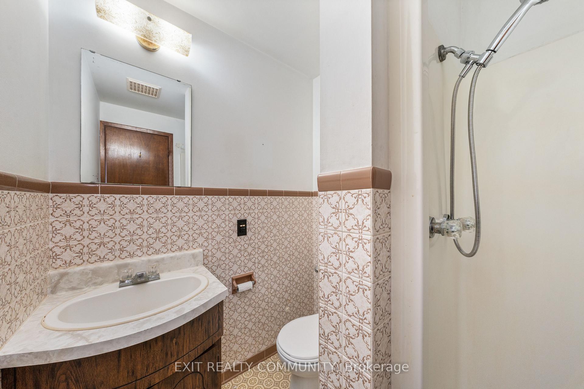 Photo 14 of 30035 Hale School Road, Chatham-Kent, Croton — HOMEH