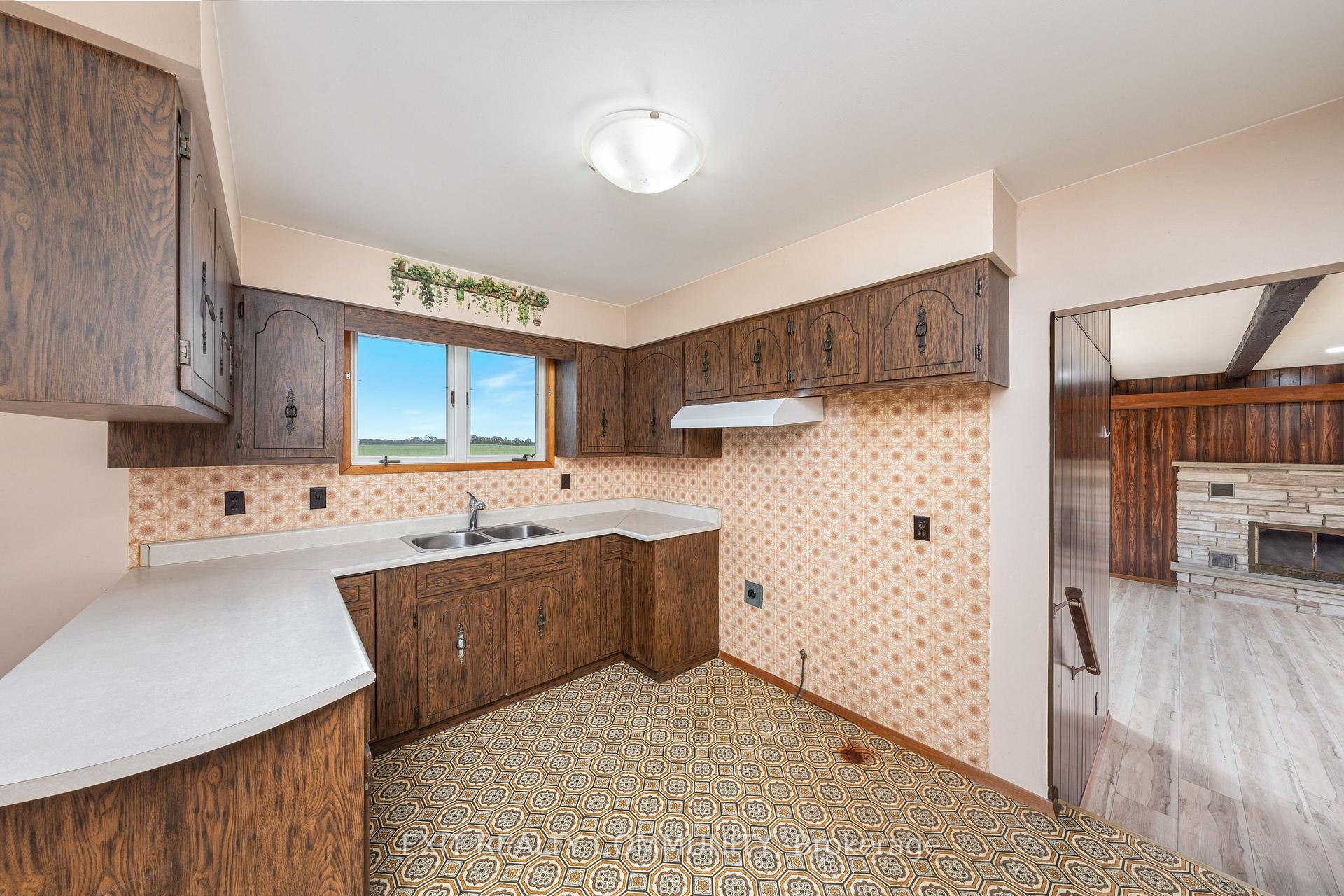 Photo 15 of 30035 Hale School Road, Chatham-Kent, Croton — HOMEH