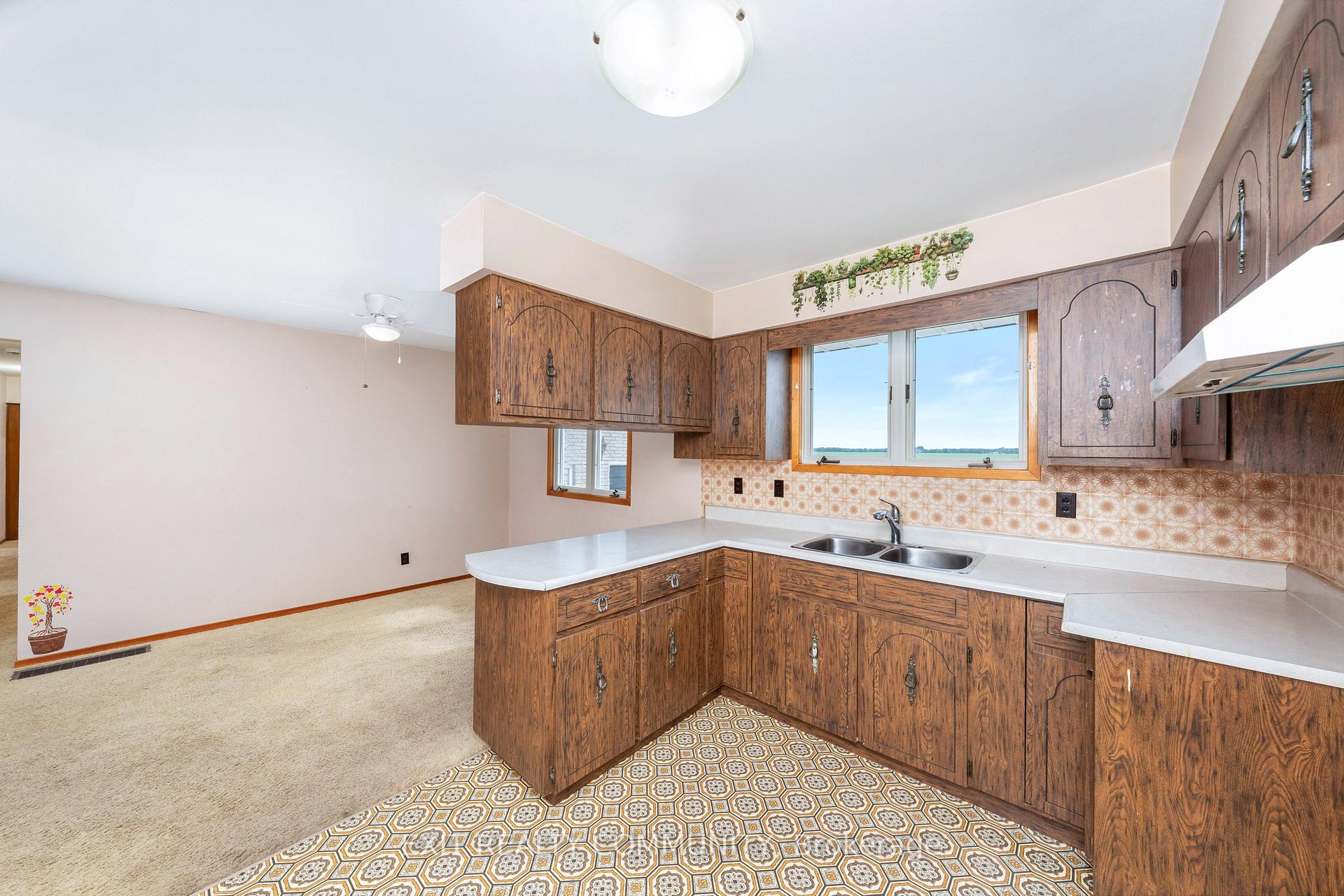 Photo 17 of 30035 Hale School Road, Chatham-Kent, Croton — HOMEH