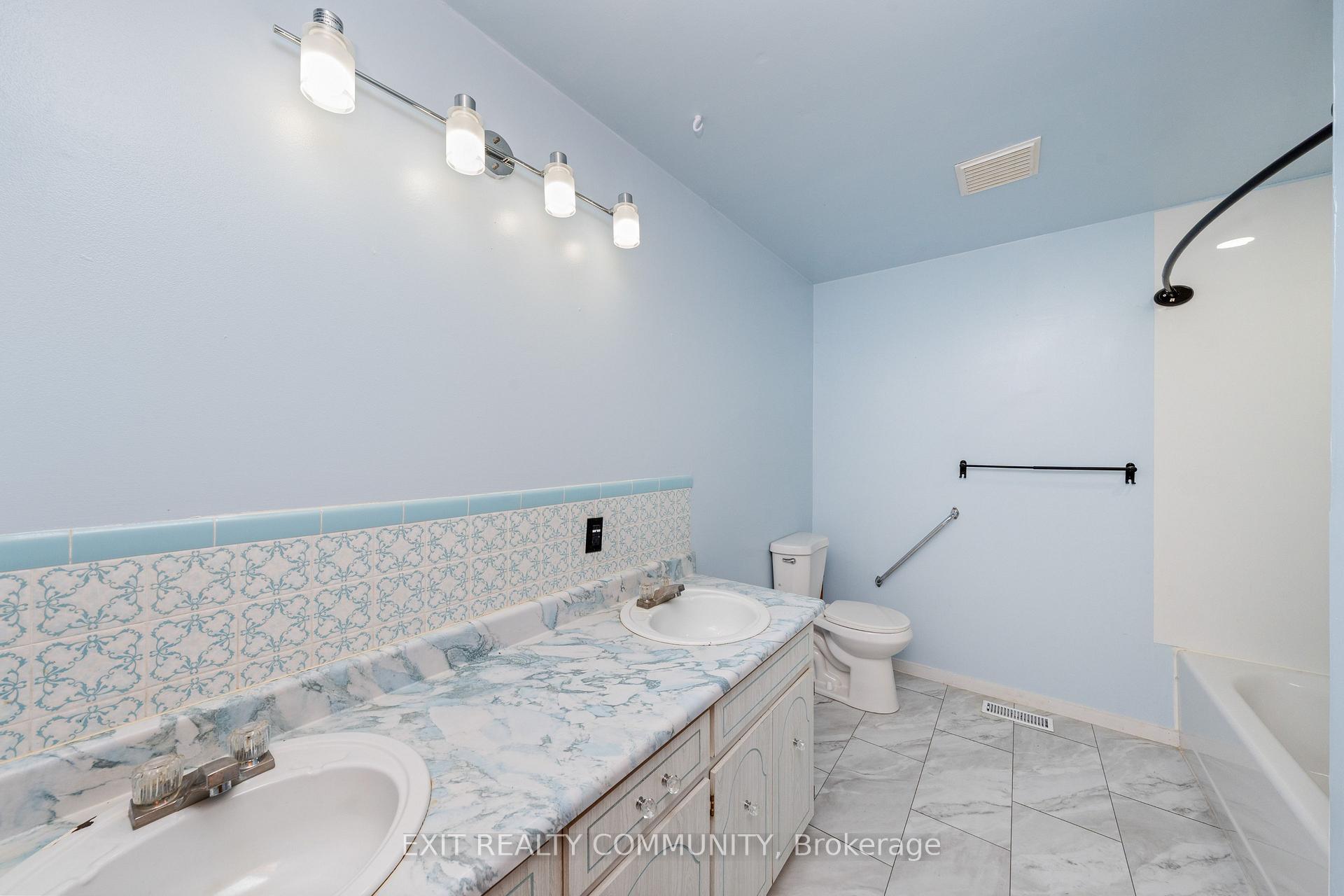 Photo 35 of 30035 Hale School Road, Chatham-Kent, Croton — HOMEH