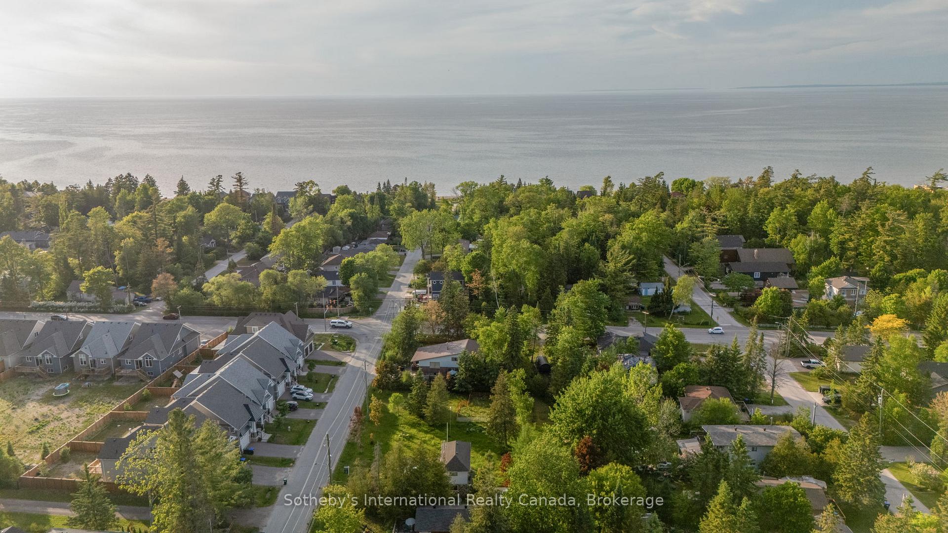 Photo 2 of 19 62nd Street S, Wasaga Beach — HOMEH